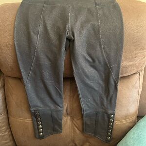 Cropped lululemon pants with button detail